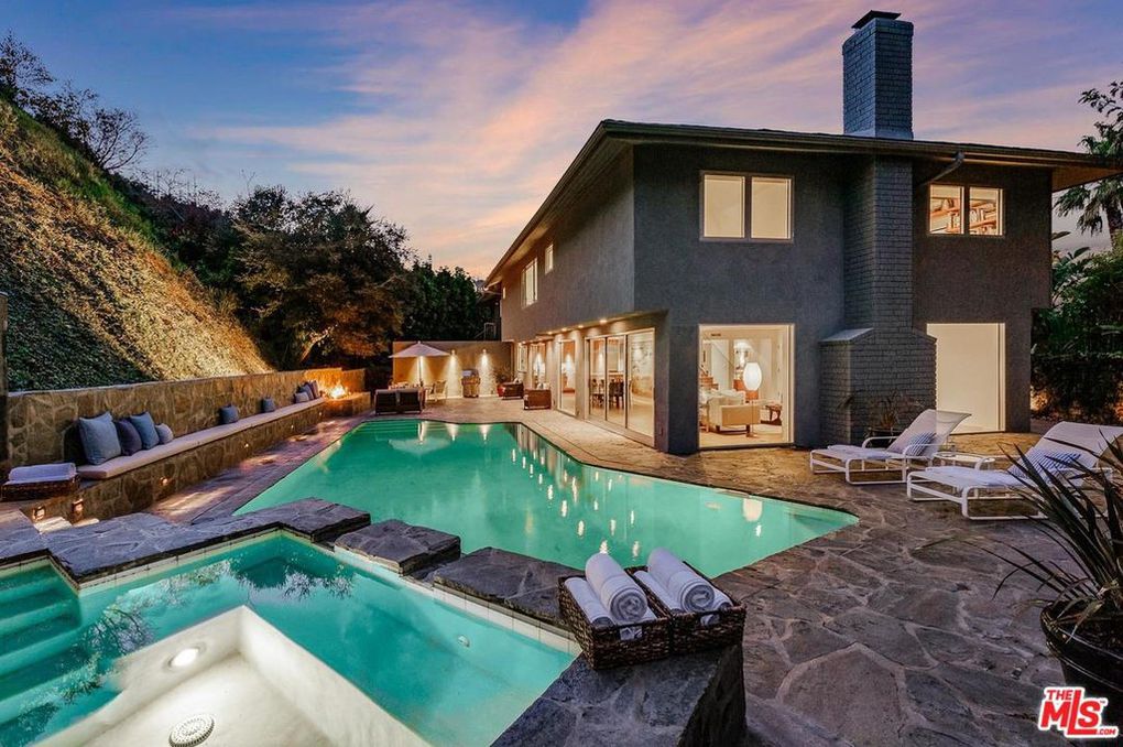 Maison De Luxe Bien Illuminee Avec Grande Piscine A Los Angeles