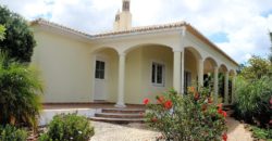 Acheter une villa avec piscine à Faro, Portugal
