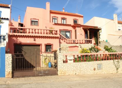 Acheter une belle villa de 3 Chambres à Faro, Portugal