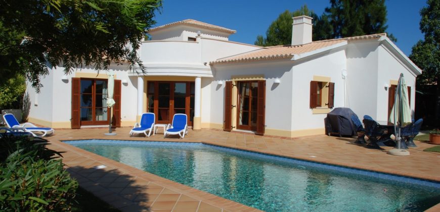 Villa à vendre près de Burgau, Luz, Faro, Portugal